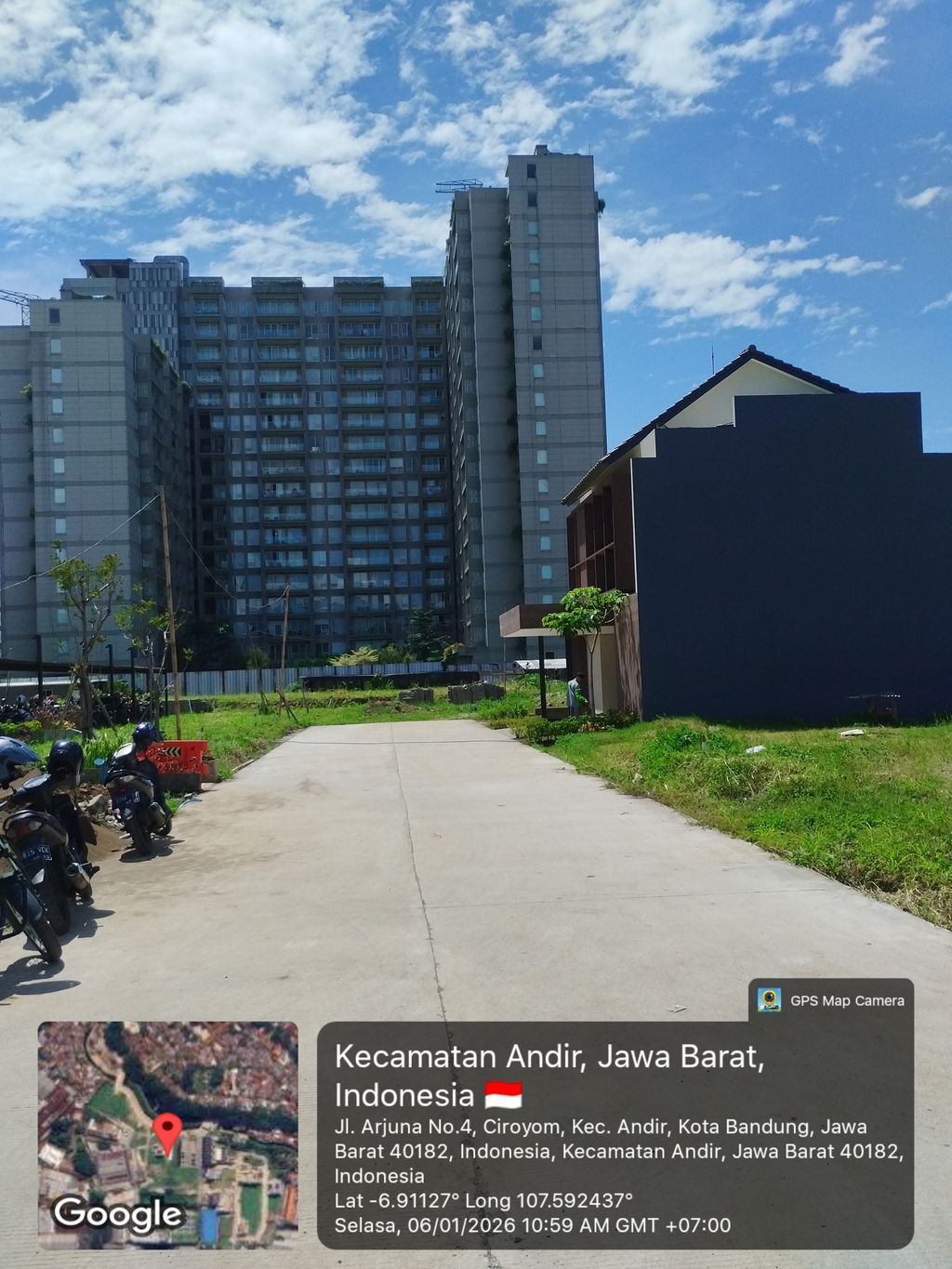 foto posisi tengah perumahan Lynn Parc Residence
