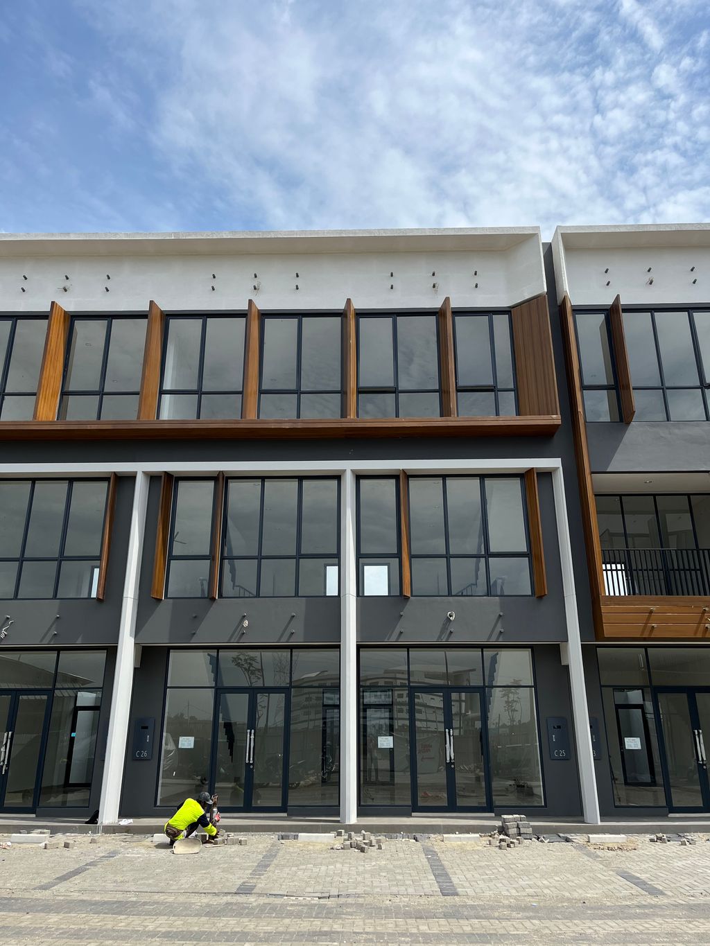 foto contoh rumah perumahan West Village Business Park