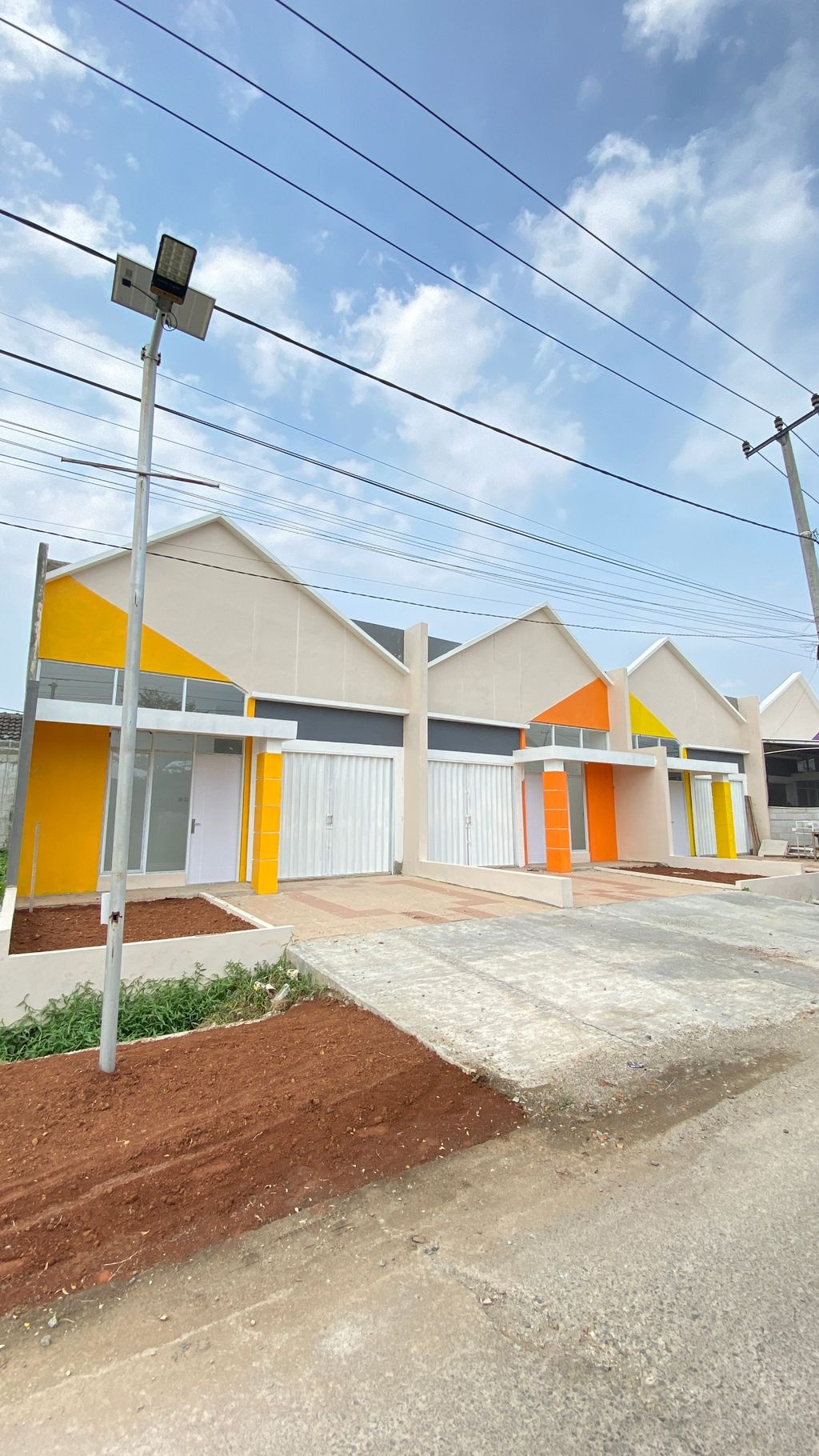 foto tampak rumah tipe RUNIC NEW perumahan Cikarang Lake View