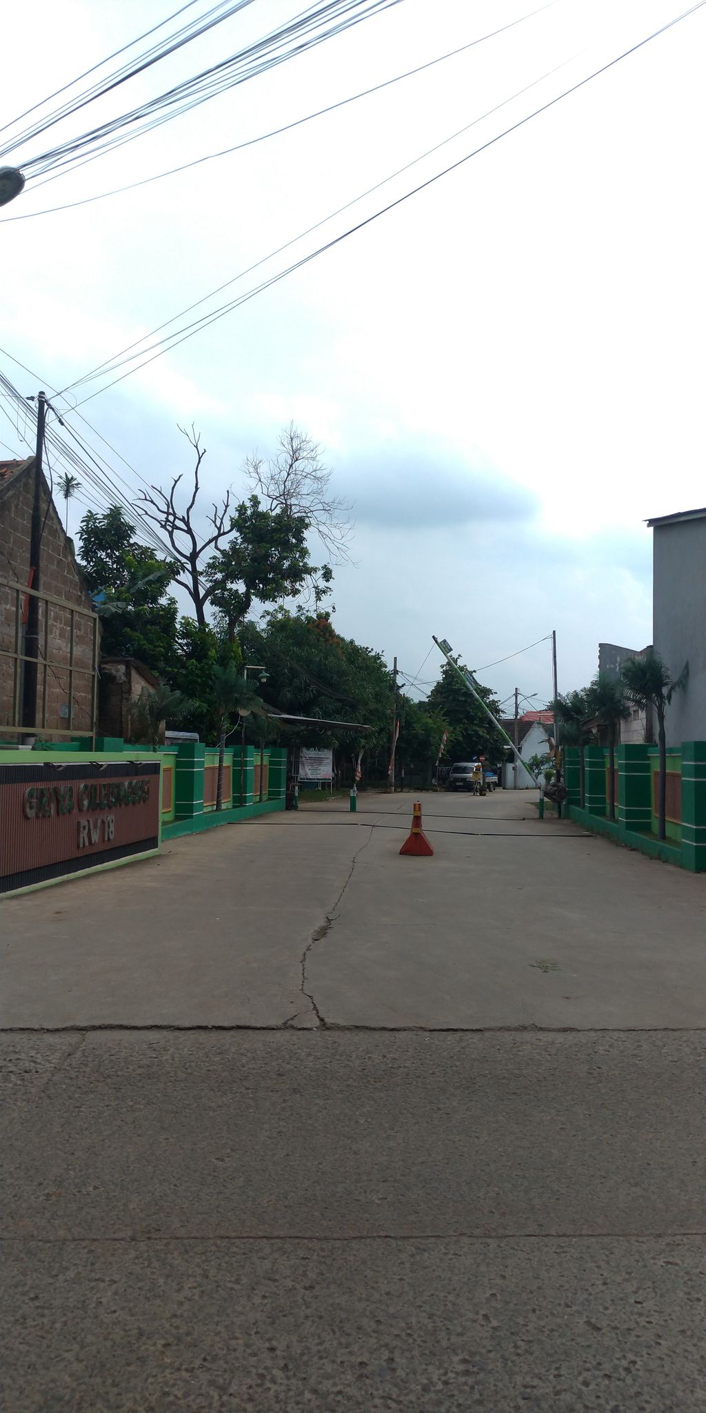 foto gerbang perumahan GRIYA CILEUNGSI 5