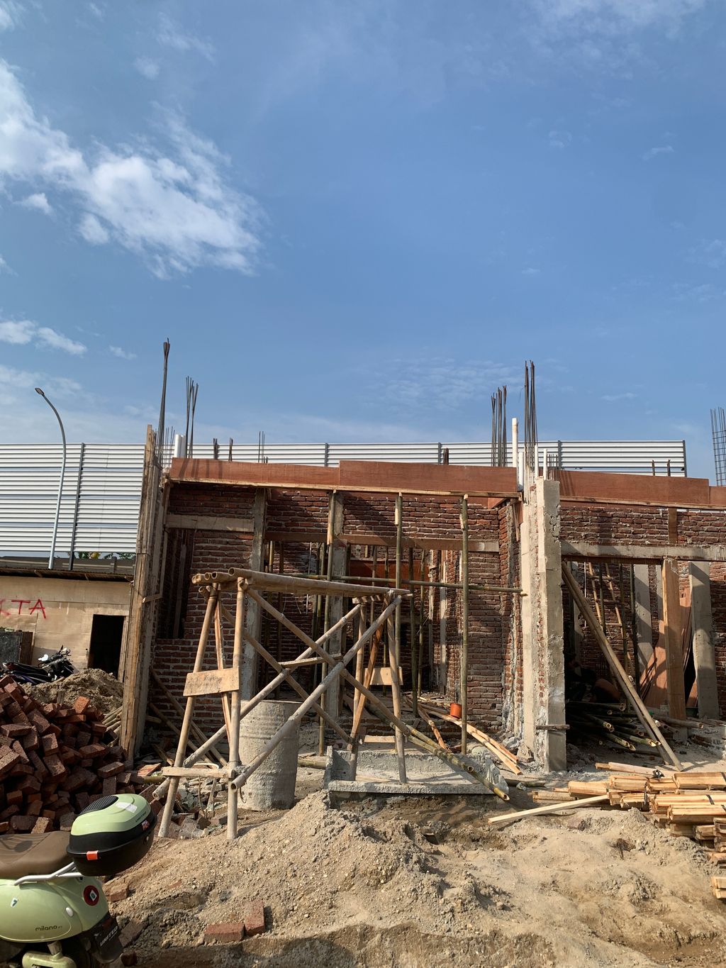 foto contoh rumah perumahan GRAND WISATA - CLUSTER ALTARA