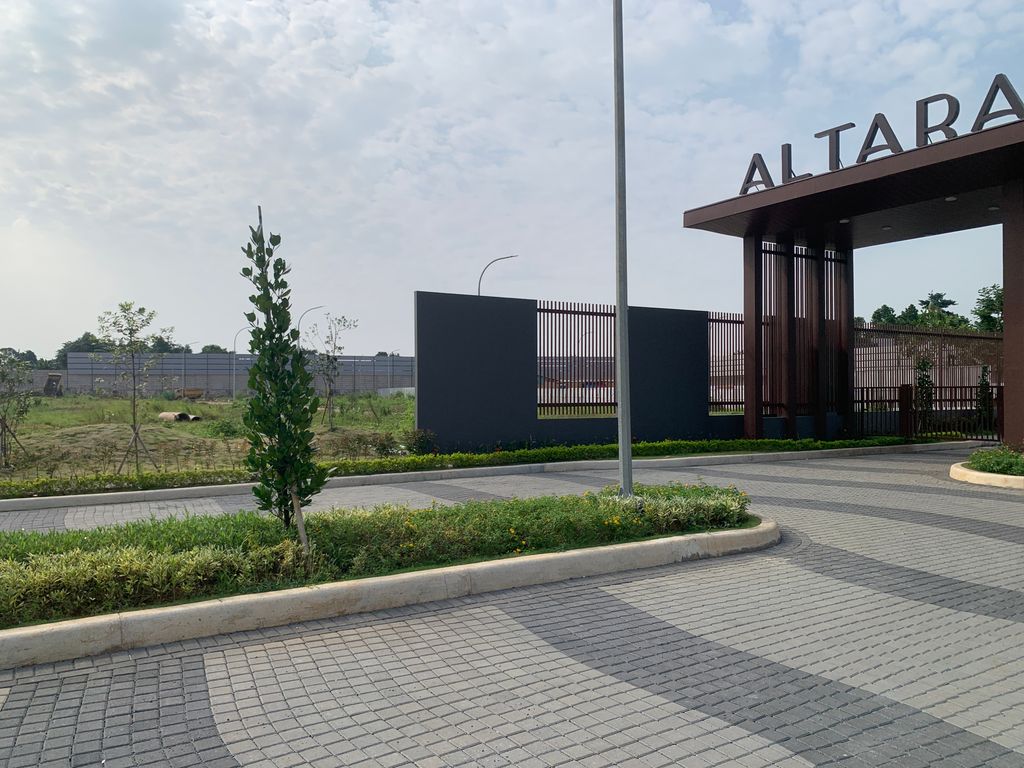 foto gerbang perumahan GRAND WISATA - CLUSTER ALTARA