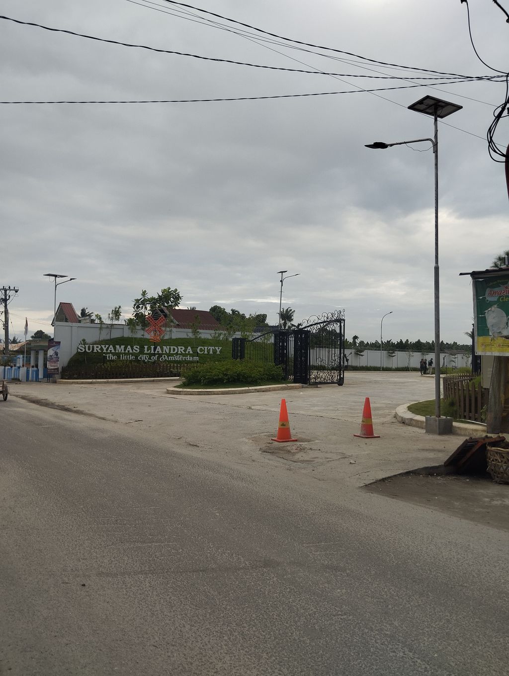 foto gerbang perumahan SURYAMAS LIANDRA CITY