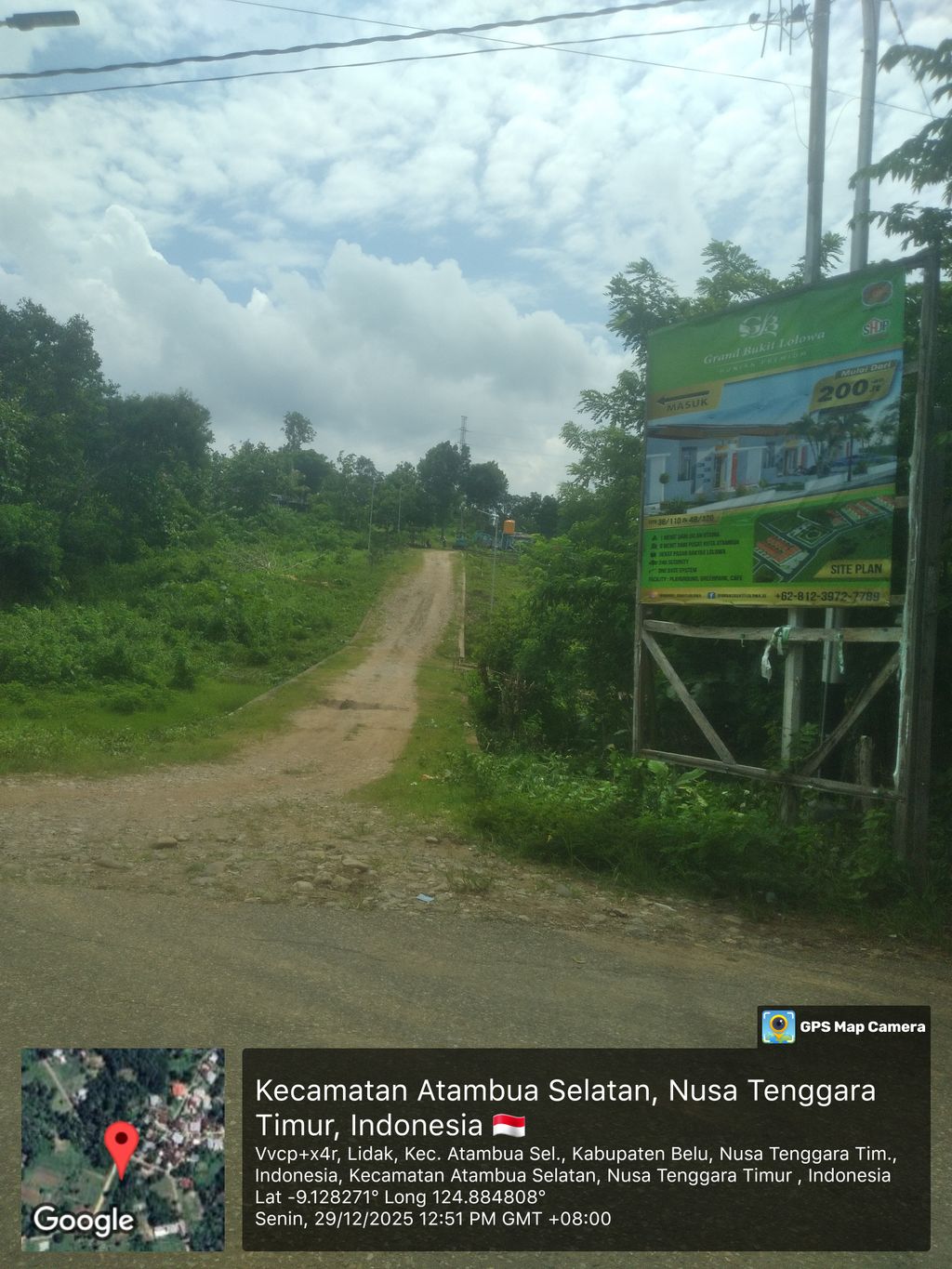 foto gerbang perumahan Grand Bukit Lolowa