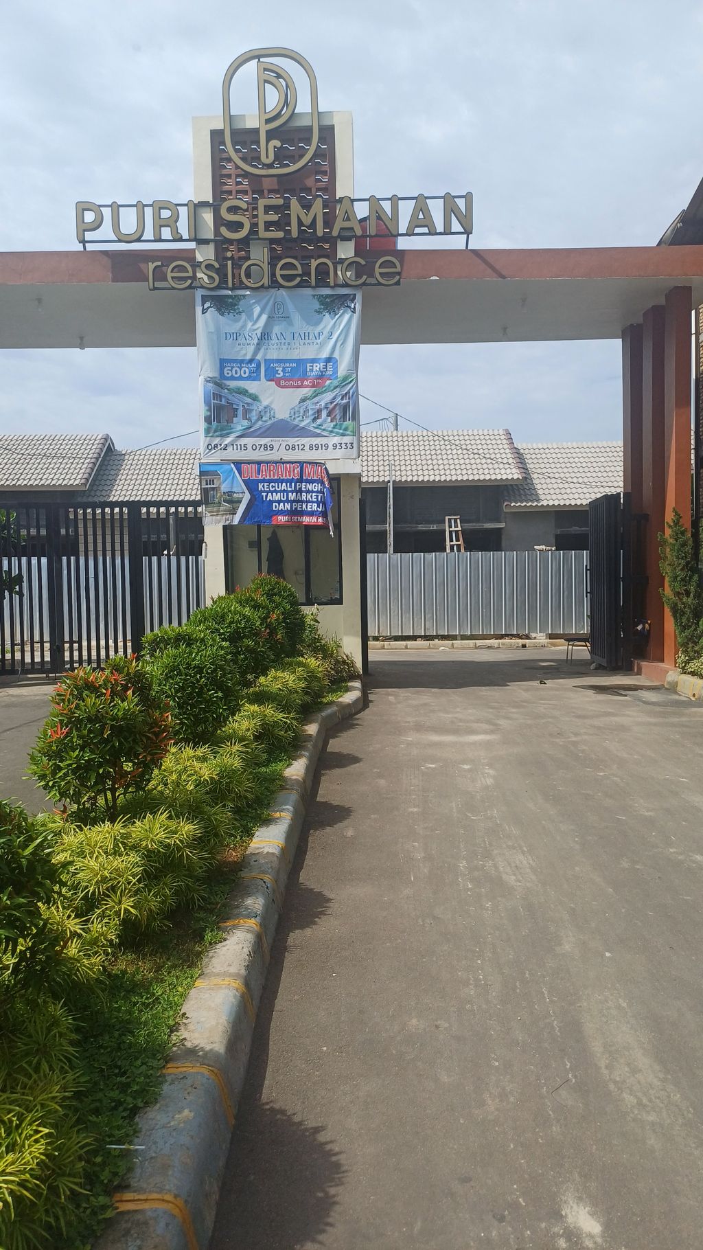 foto gerbang perumahan Perumahan Puri Semanan