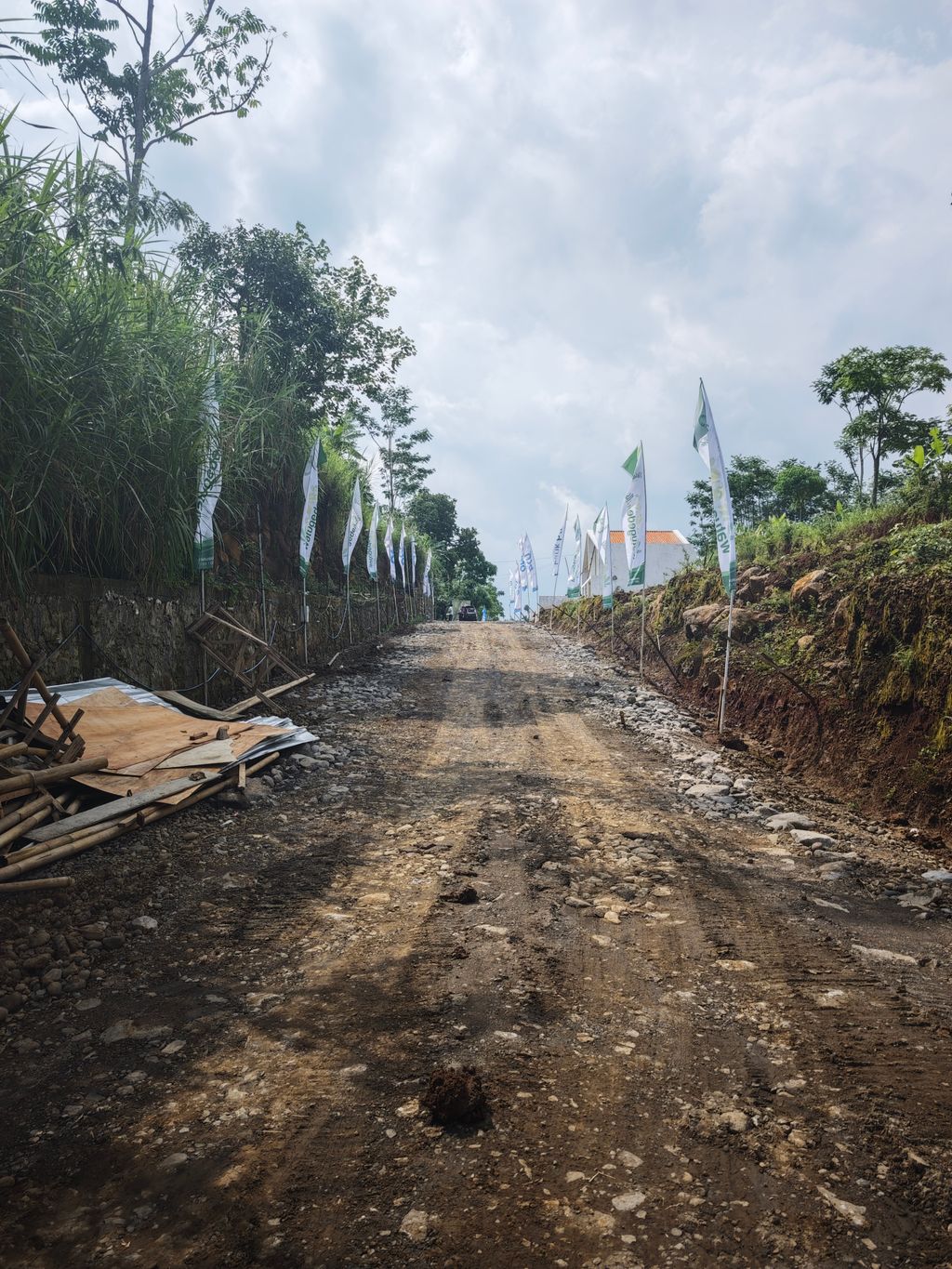 foto gerbang perumahan Watugedehills