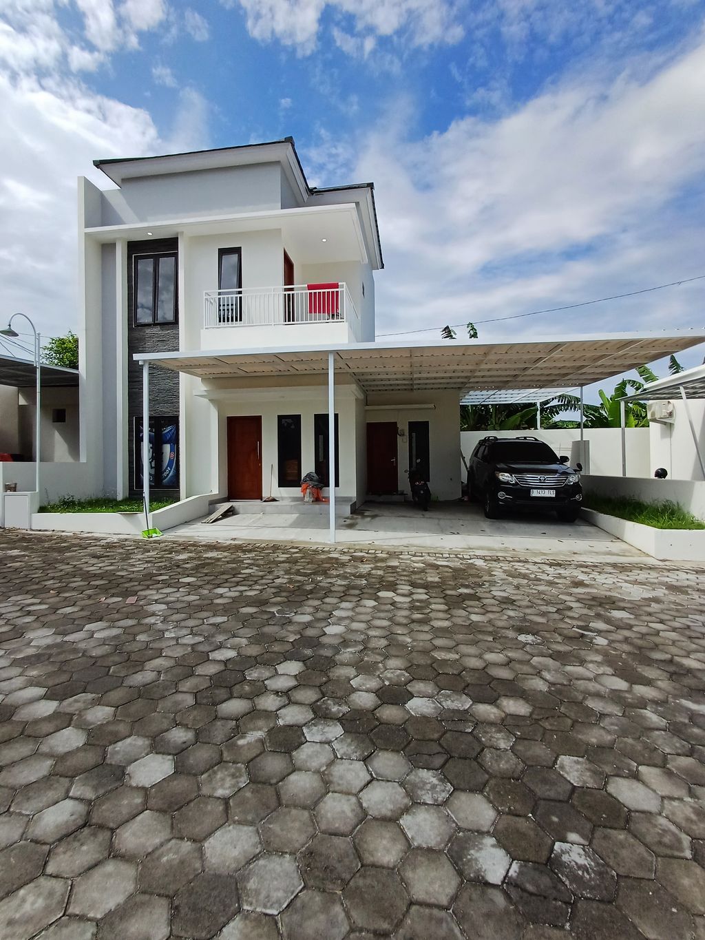 foto tampak rumah tipe 80 perumahan Grand Village Banguntapan