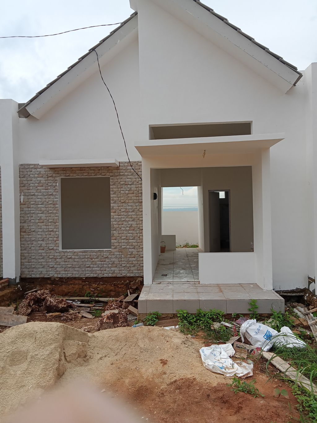 foto tampak rumah tipe 33 perumahan ANJANGSANA HILLS