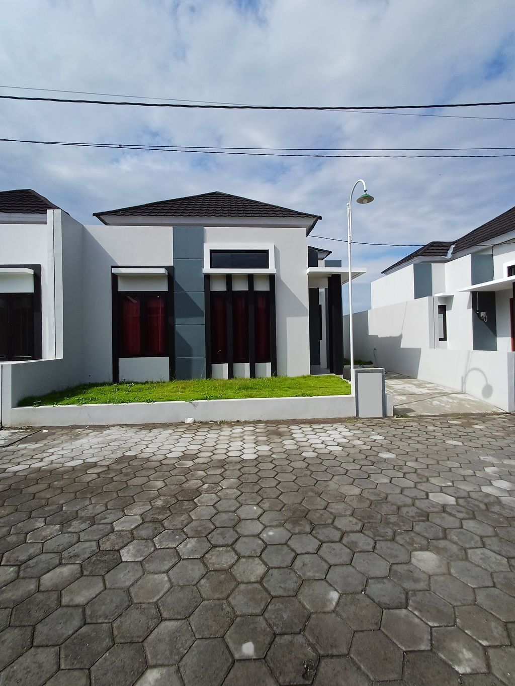 foto tampak rumah tipe 60 perumahan Grand Village Banguntapan