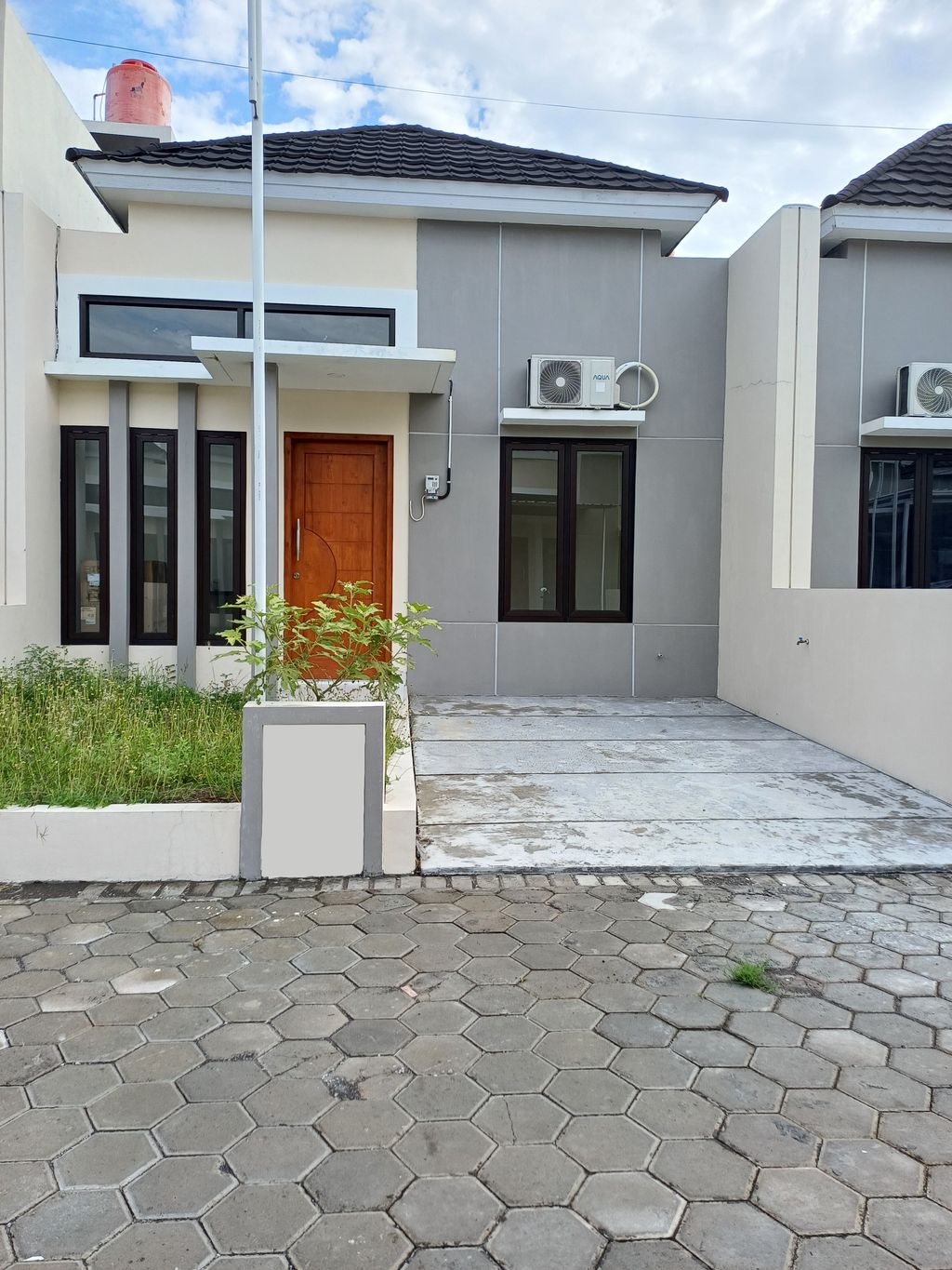 foto tampak rumah tipe 30 perumahan Grand Village Banguntapan