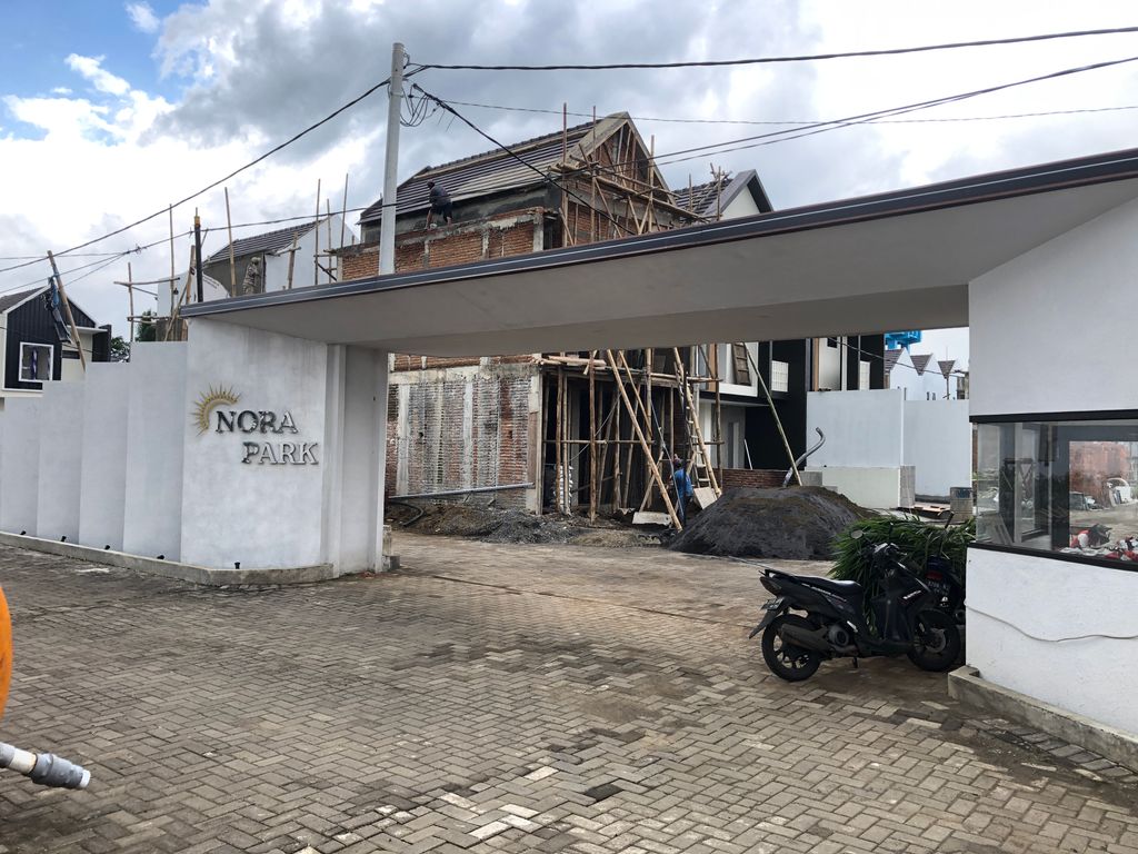 foto gerbang perumahan Nora Park
