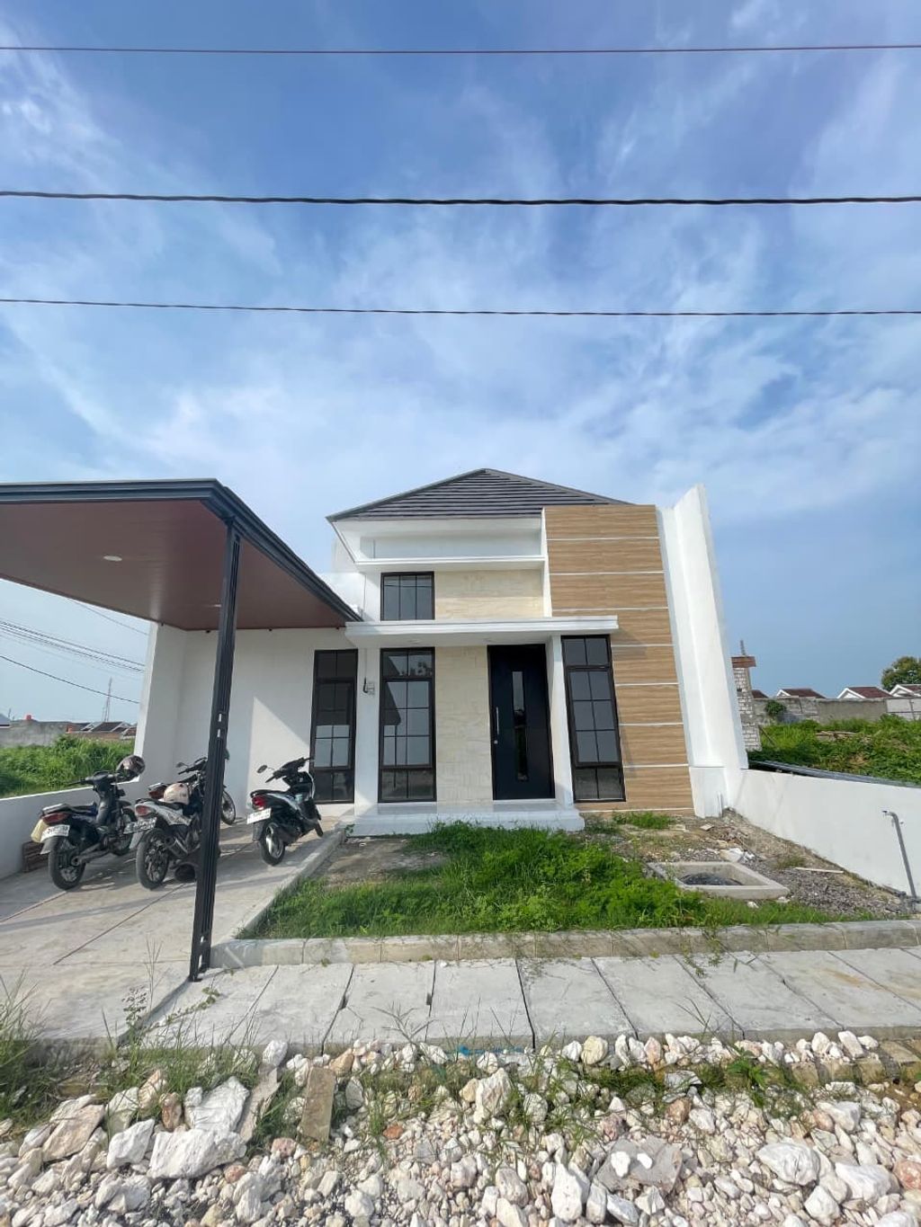 foto tampak rumah tipe New Sapphire perumahan Mutiara Megah Asri