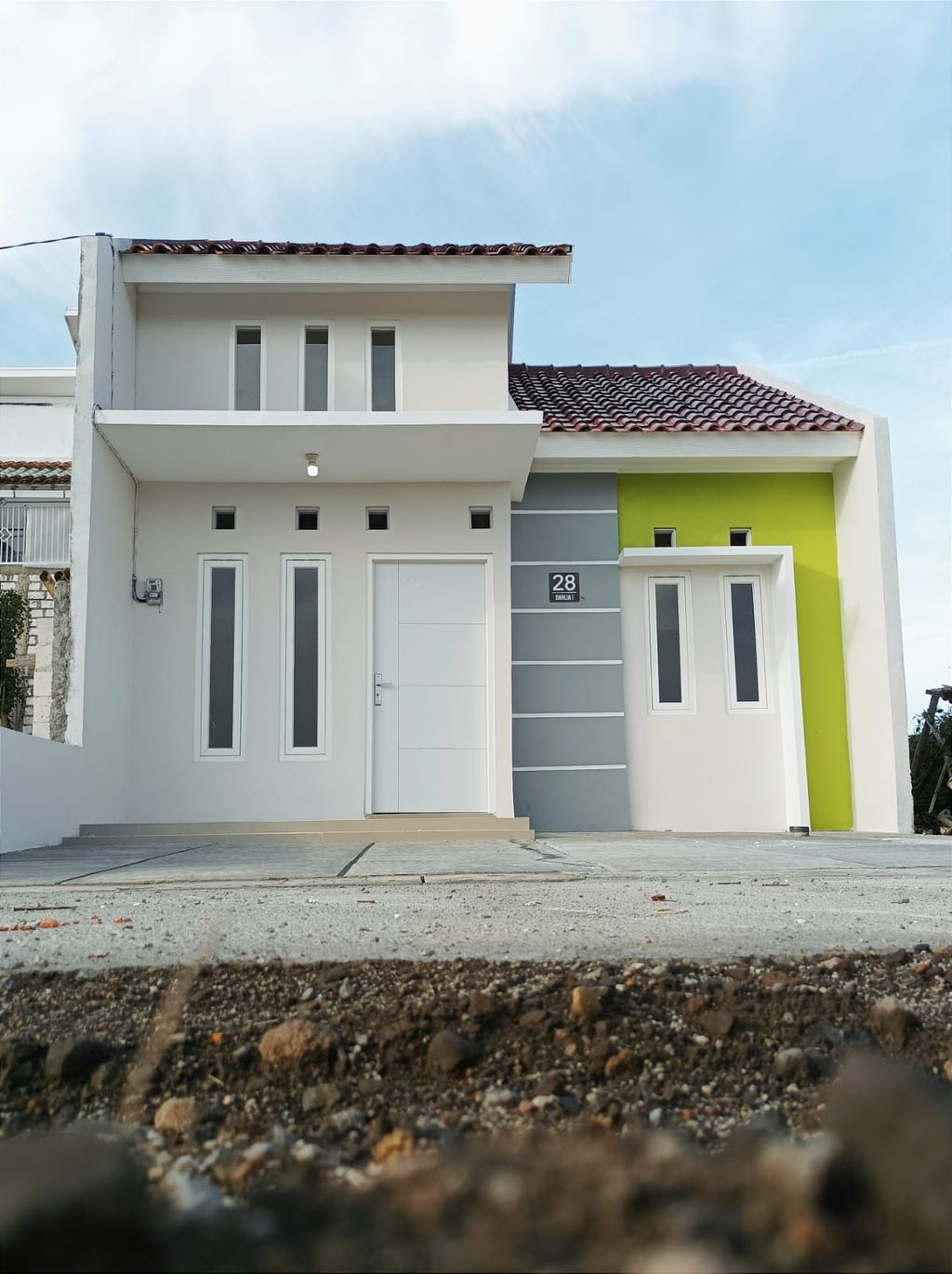 foto tampak rumah tipe Onyx perumahan Mutiara Megah Asri