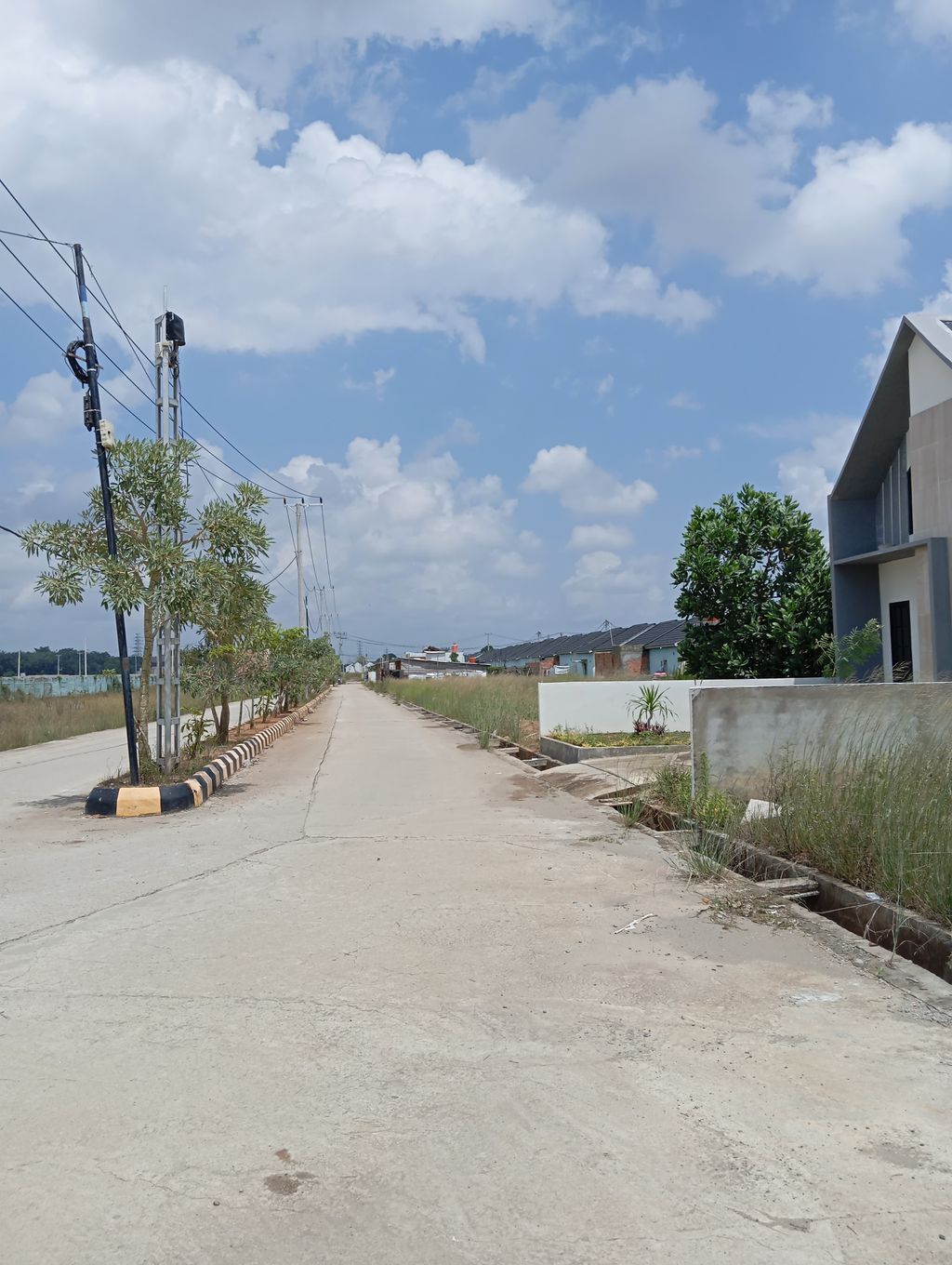 foto posisi tengah perumahan PERUMAHAN GRAND KENCANA