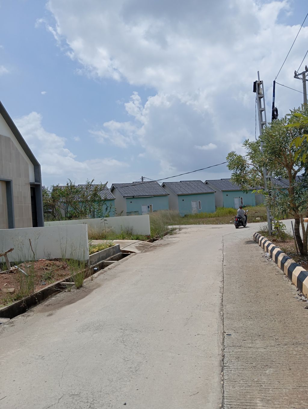 foto gerbang perumahan PERUMAHAN GRAND KENCANA