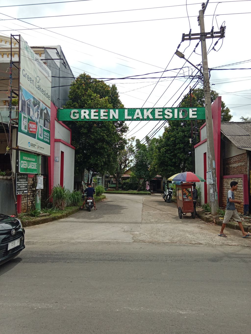 foto gerbang perumahan Green Lake Side