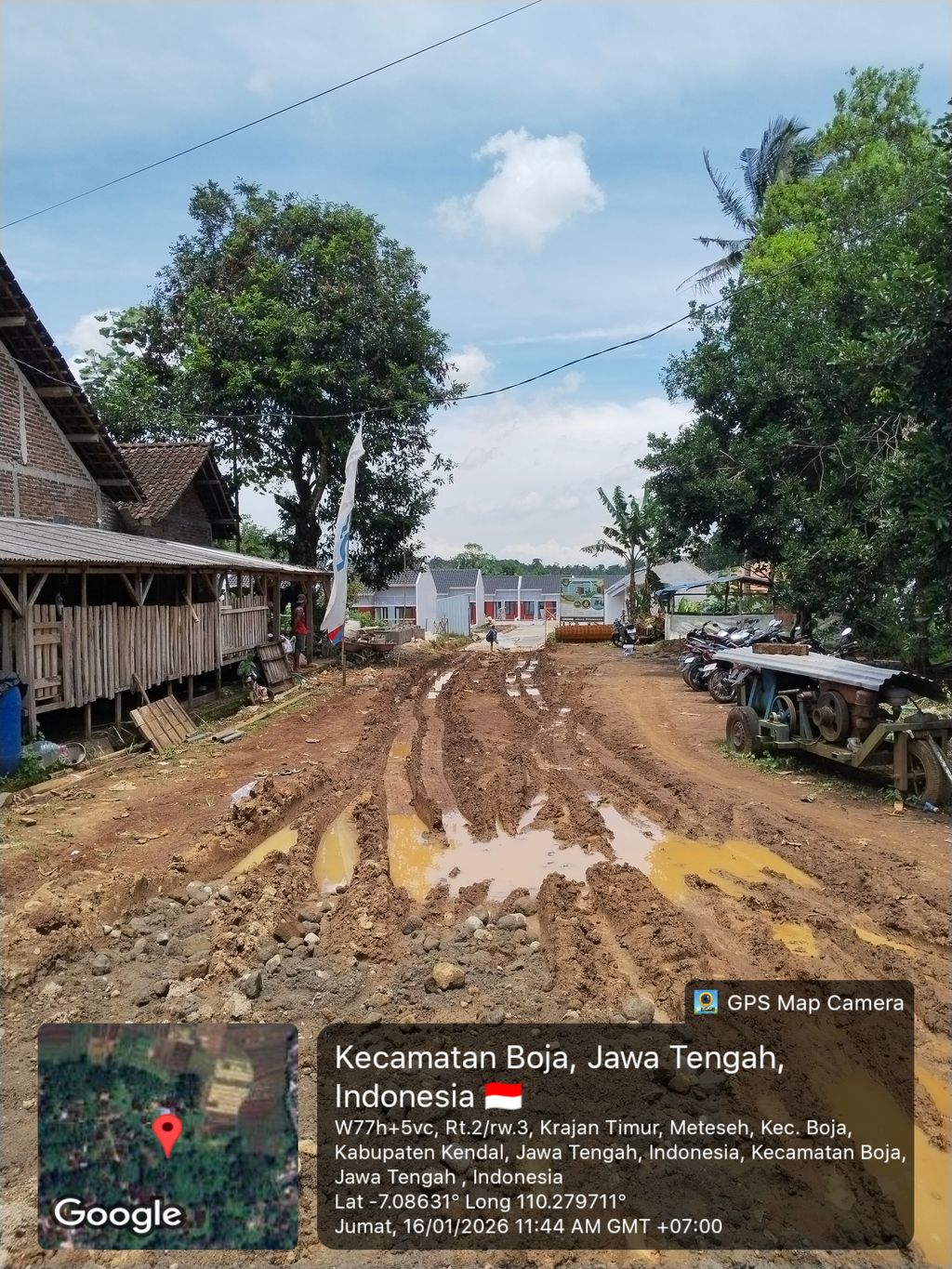 foto gerbang perumahan ROYALE VILLAGE