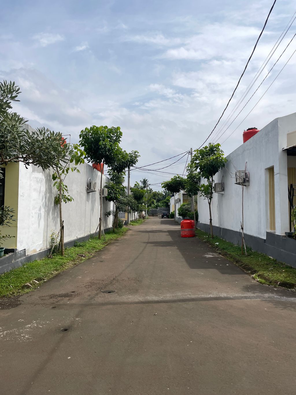 foto posisi tengah perumahan PESONA KENARI TOWNHOUSE
