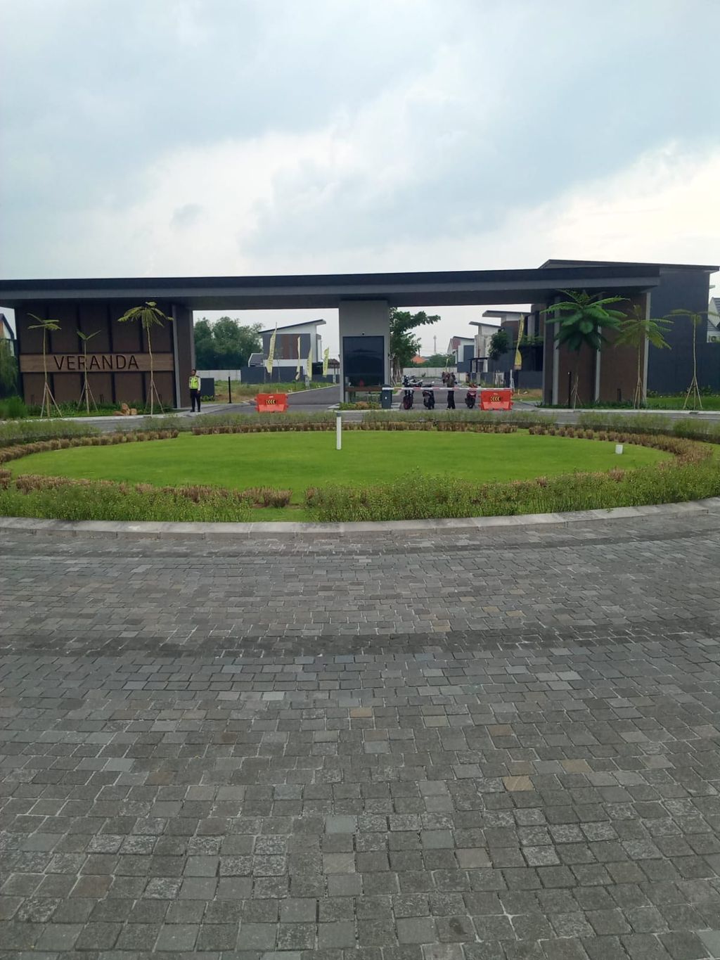 foto gerbang perumahan Cluster Kahuripan Veranda