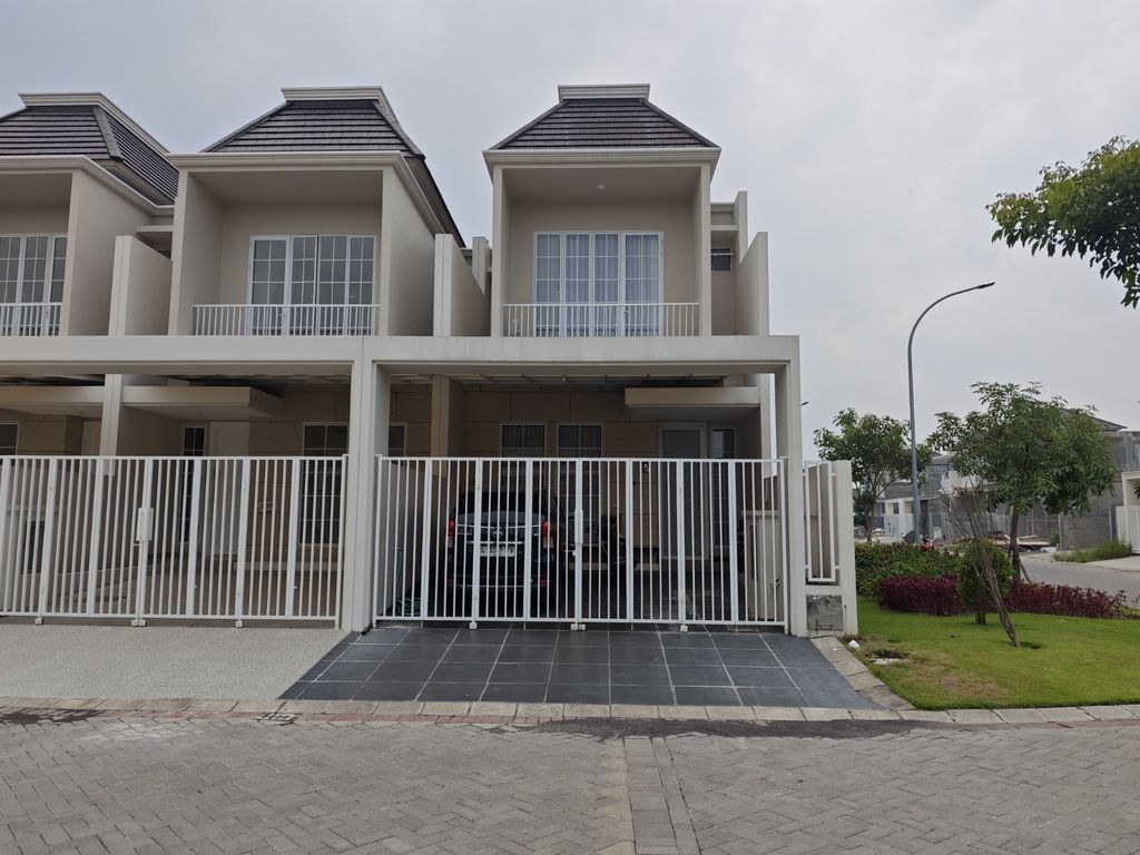 foto tampak rumah tipe 104/96 Alt. 1 perumahan Puri Galaxy