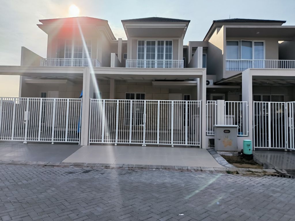 foto tampak rumah tipe 105/96 Alt. 3 perumahan Puri Galaxy