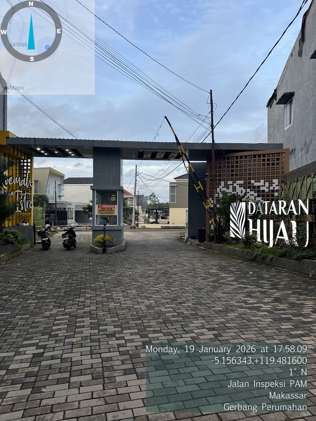 foto gerbang perumahan DATARAN HIJAU 2