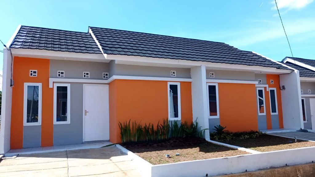 foto tampak rumah tipe LILI 27/94 perumahan Graha Arraya