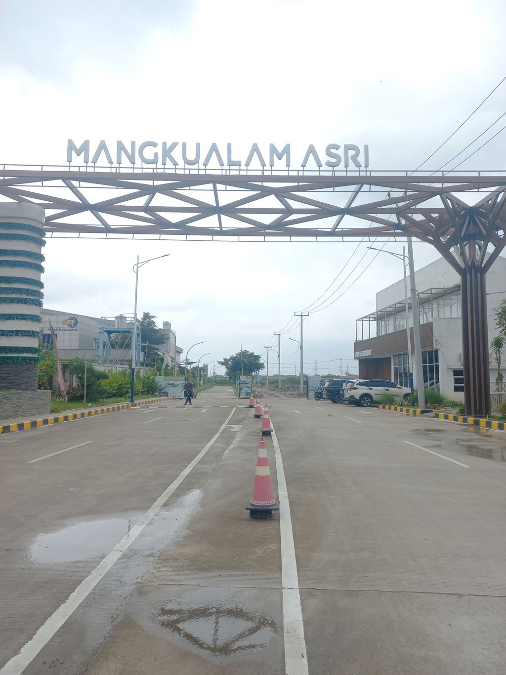 foto gerbang perumahan MANGKUALAM KARAWANG 2