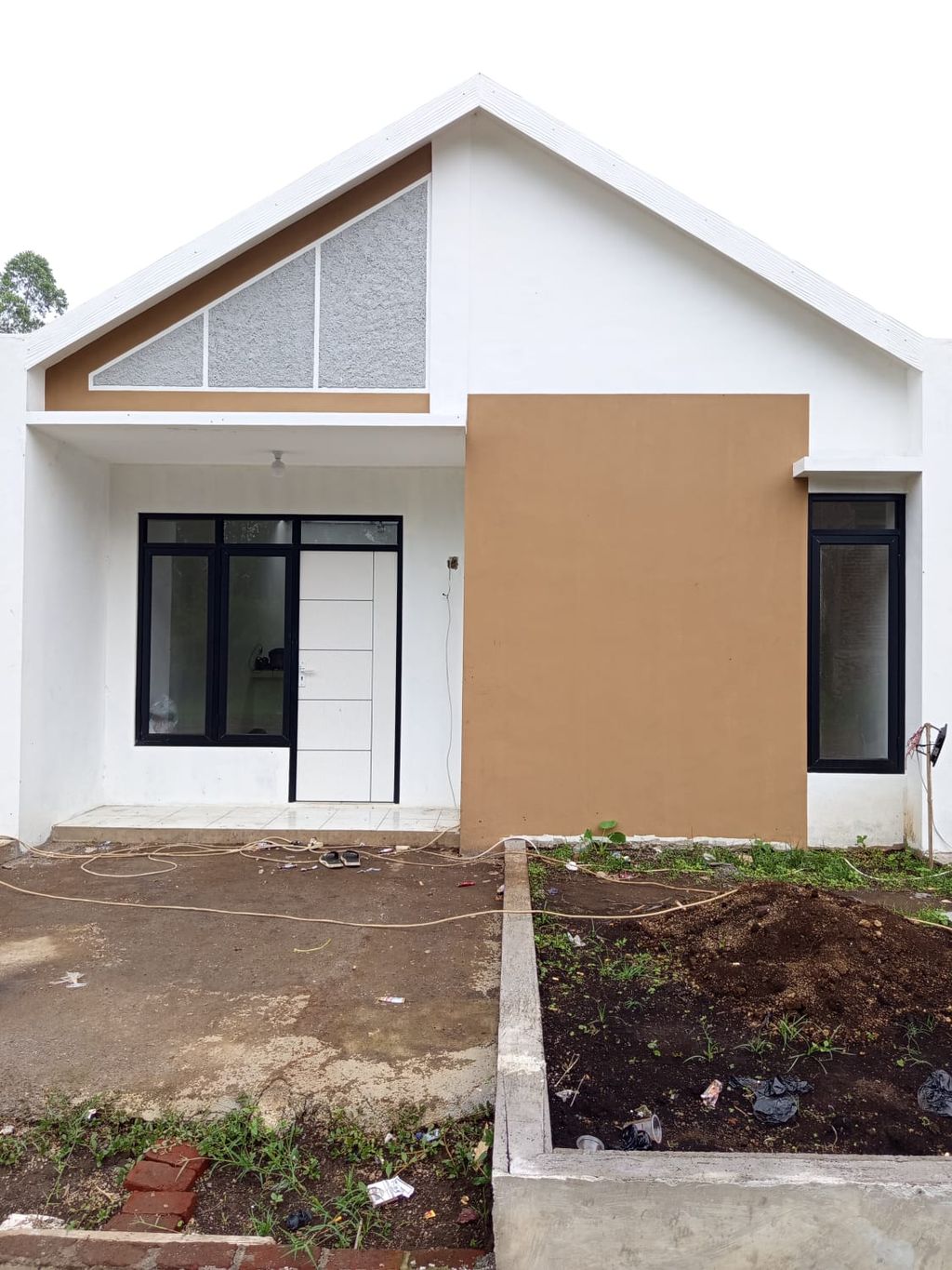 foto tampak rumah tipe 36/60 perumahan Sukahaji Cisero Residence