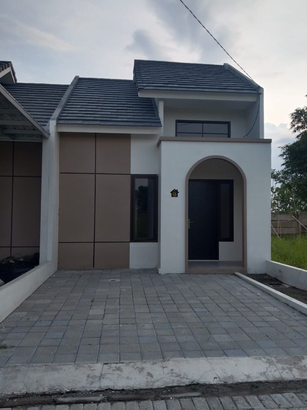 foto tampak rumah tipe RUBY perumahan GRAND WATES TANJUNG