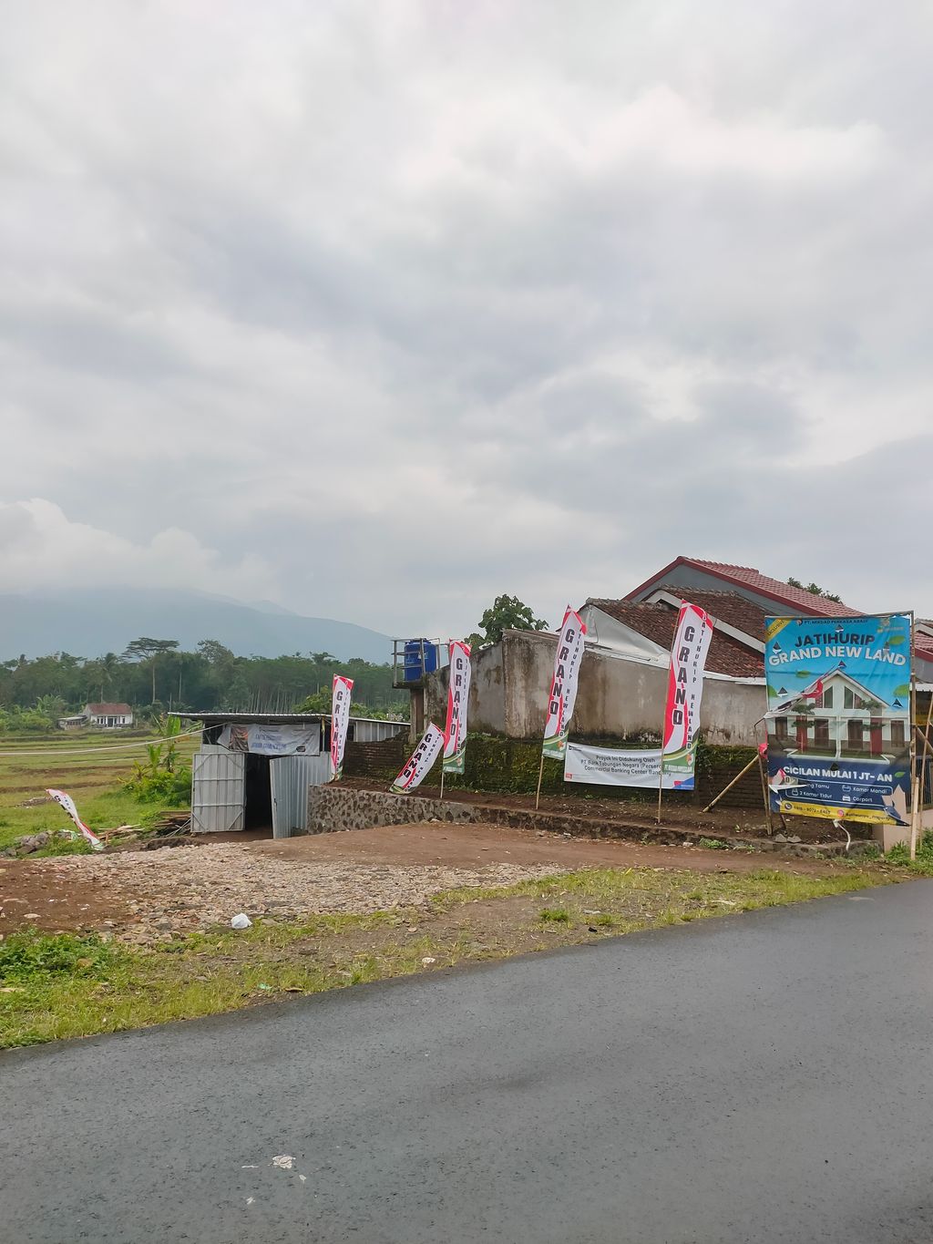 foto gerbang perumahan GRAND JATIHURIP NEW LAND