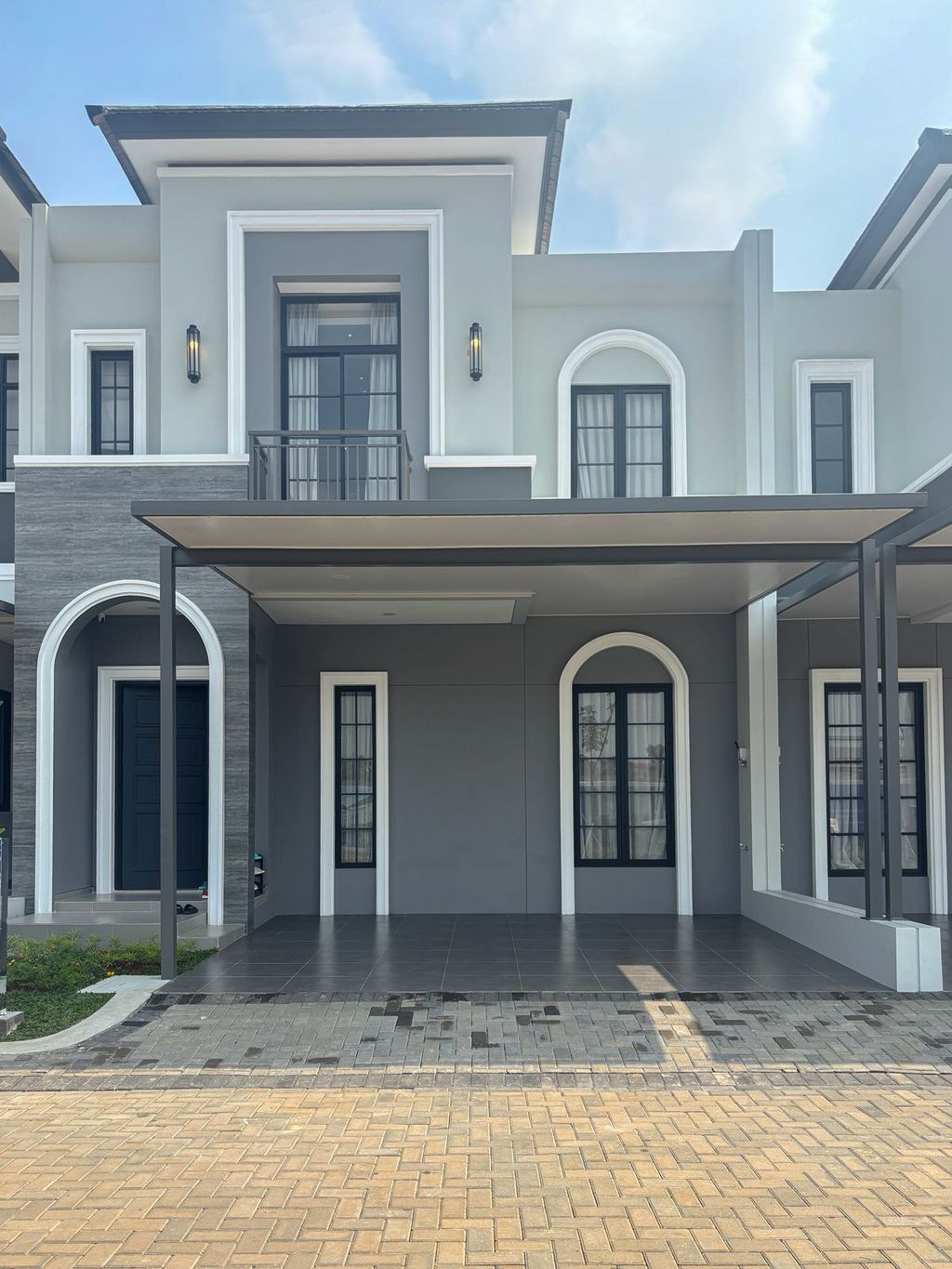 foto tampak rumah tipe T.115 perumahan GRAND WISATA - CLUSTER DOVIA