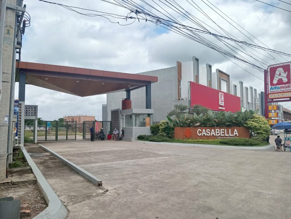 foto gerbang perumahan PERUMAHAN CASABELLA
