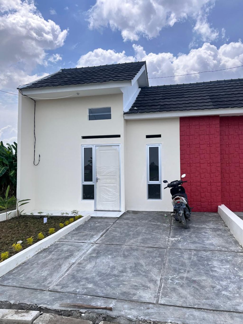 foto tampak rumah tipe 30 perumahan SAKHA AMARTHA