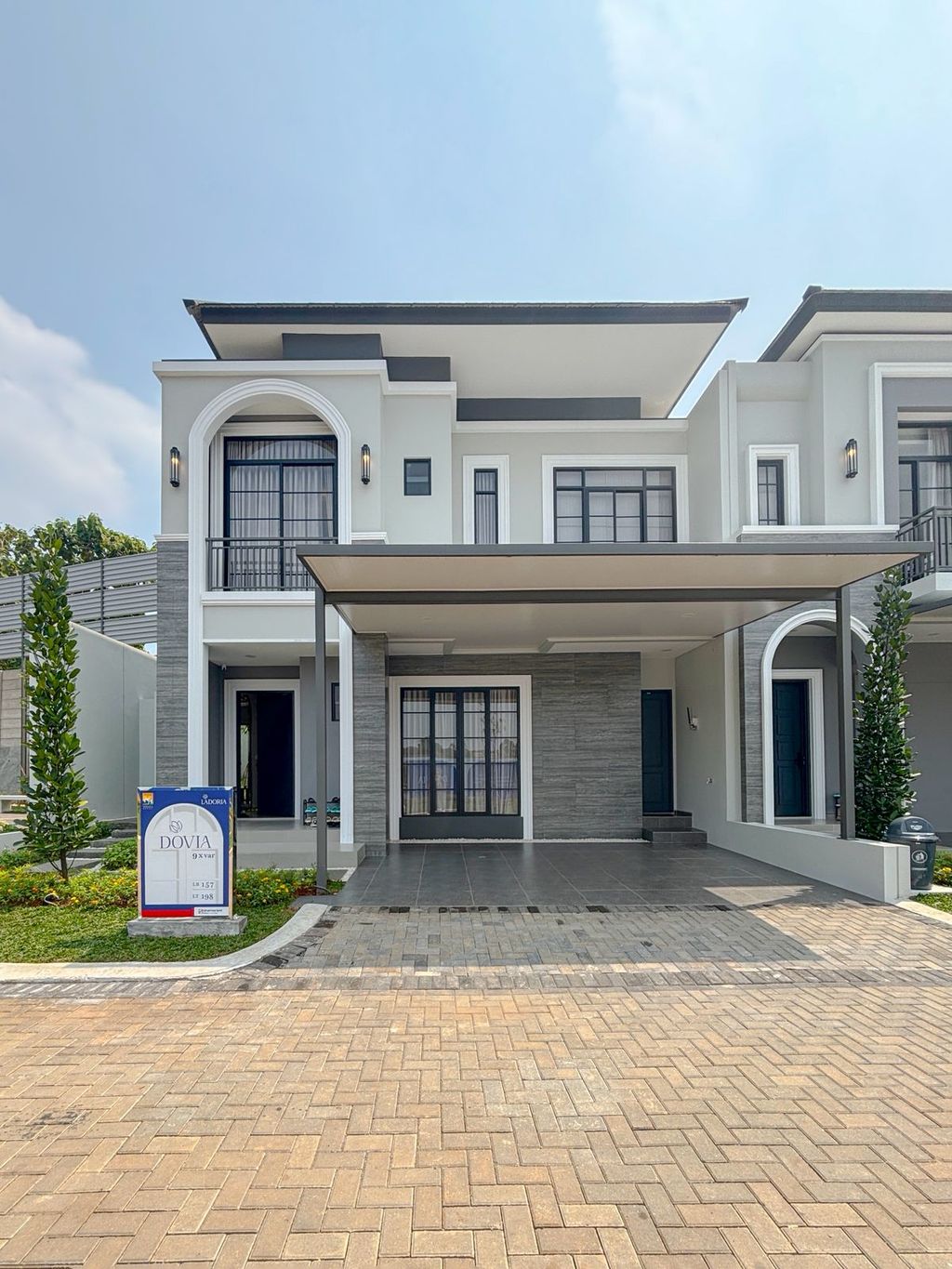 foto tampak rumah tipe T.157 perumahan GRAND WISATA - CLUSTER DOVIA