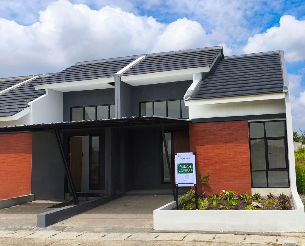 foto tampak rumah tipe Ayuprana II perumahan Green Vasanta