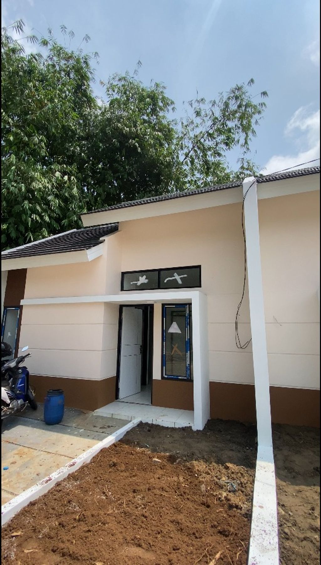 foto tampak rumah tipe ZINNIA perumahan Synergy Residence Jatisari