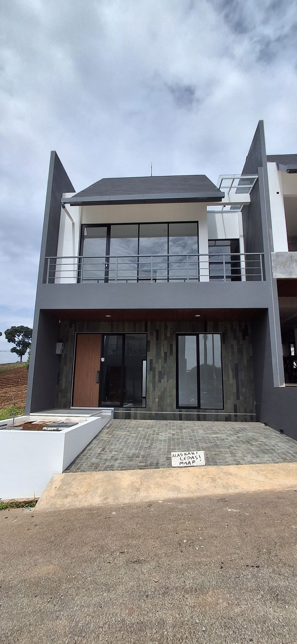 foto tampak rumah tipe D/MARIGOLD perumahan Smart Valley Modern Residence