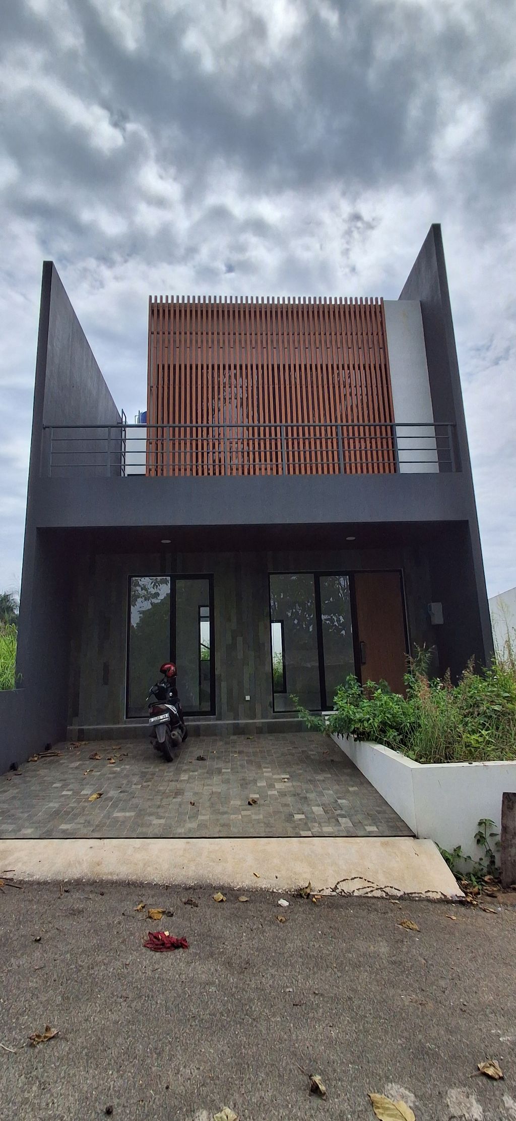 foto tampak rumah tipe E/RAFFLES perumahan Smart Valley Modern Residence