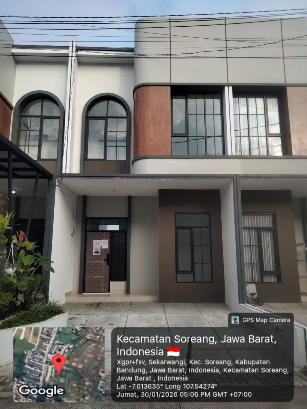 foto tampak rumah tipe 43 Compact (3 kamar) (522) perumahan Cluster Beverly