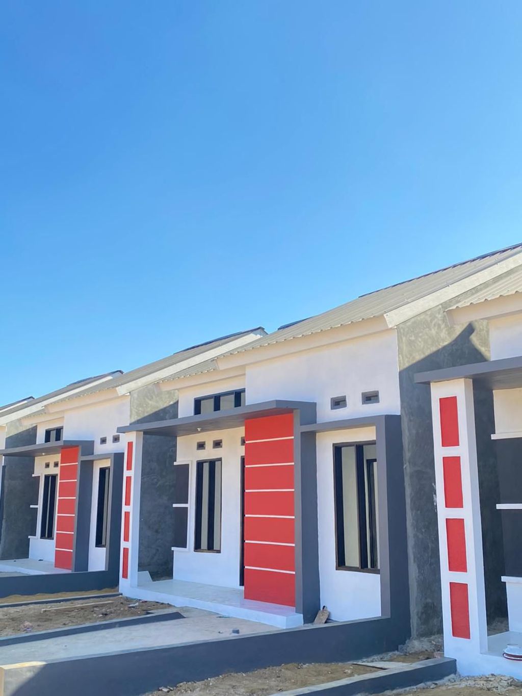 foto tampak rumah tipe 36 perumahan Puri Puuwatu Indah.