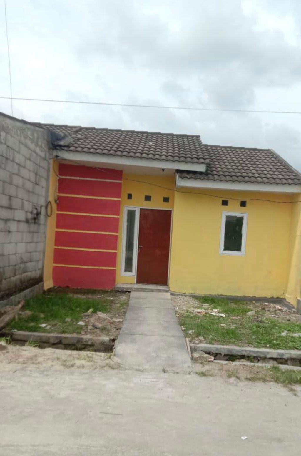 foto tampak rumah tipe 30 x 96 perumahan GRIYA JUNTI ASRI