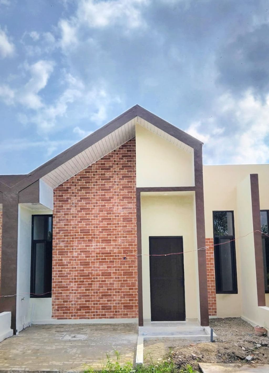 foto tampak rumah tipe Eiffel perumahan AMERTA RESIDENCE