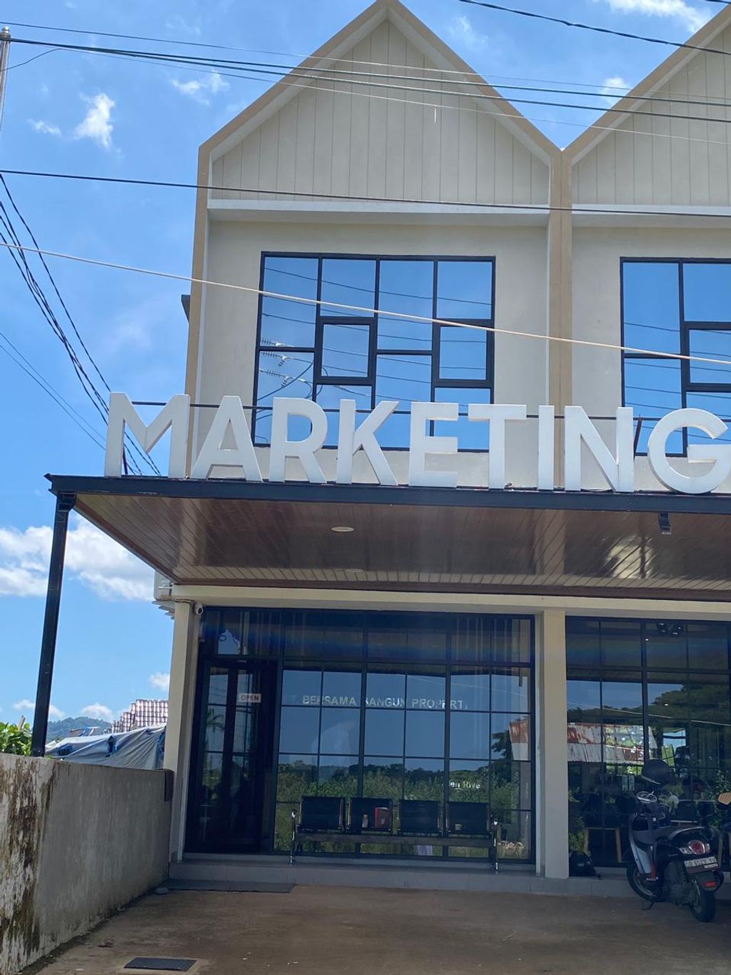 foto tampak rumah tipe Ruko 96/48 perumahan GOLDEN RIVER