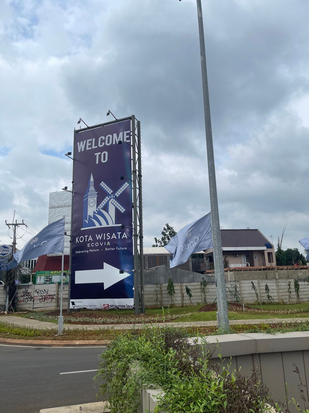 foto gerbang perumahan KOTA WISATA ECOVIA