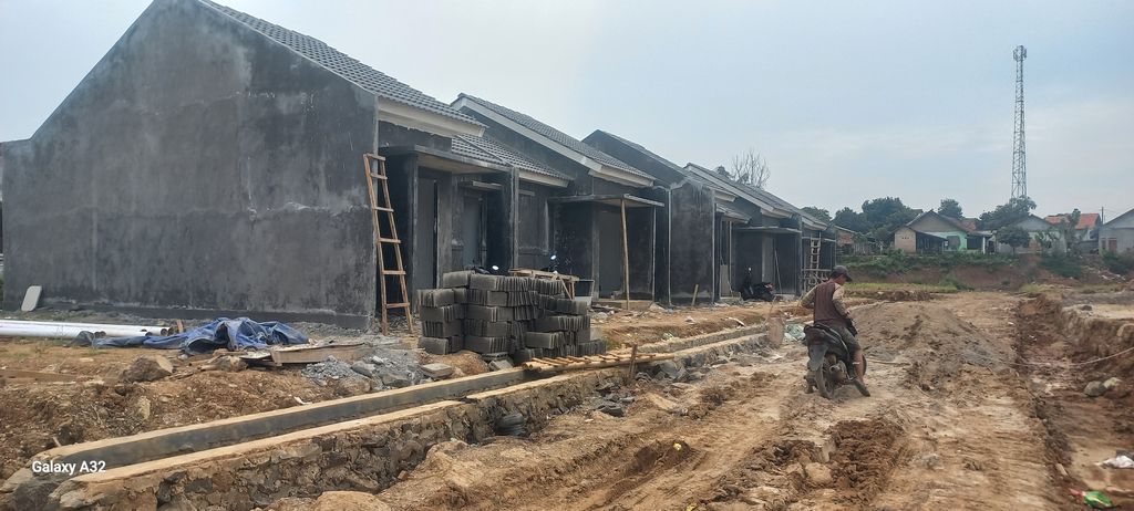 foto contoh rumah perumahan Mahkota Estate Cibunar Tahap 2