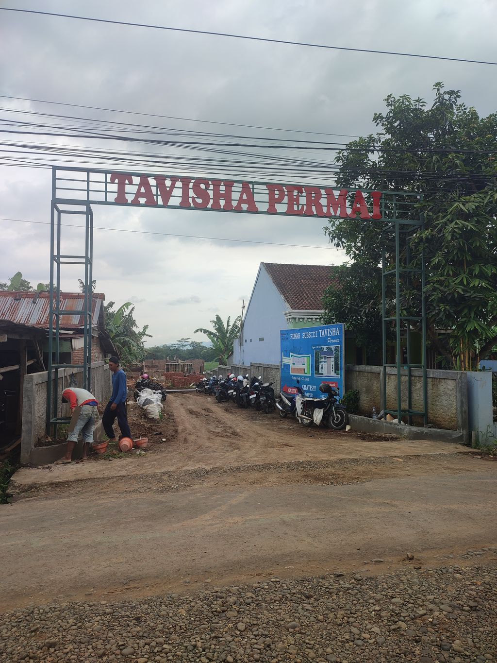 foto gerbang perumahan TAVISHA PERMAI
