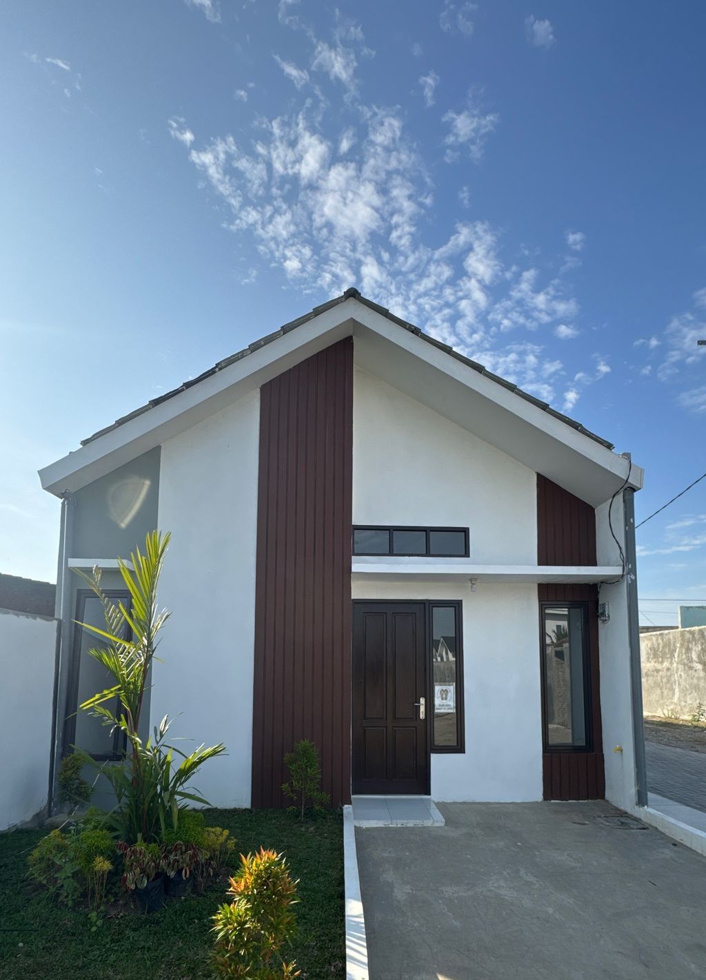 foto tampak rumah tipe 36/60 perumahan Kragilan Indah Residence