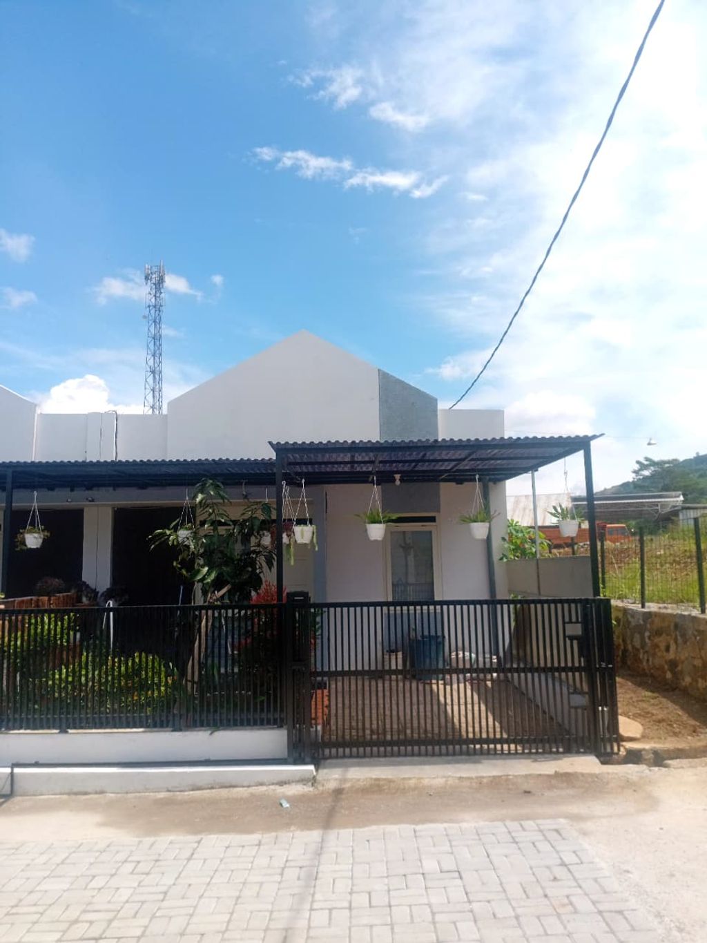 foto tampak rumah tipe 30/60 perumahan Saluyu Bumi Wangsa