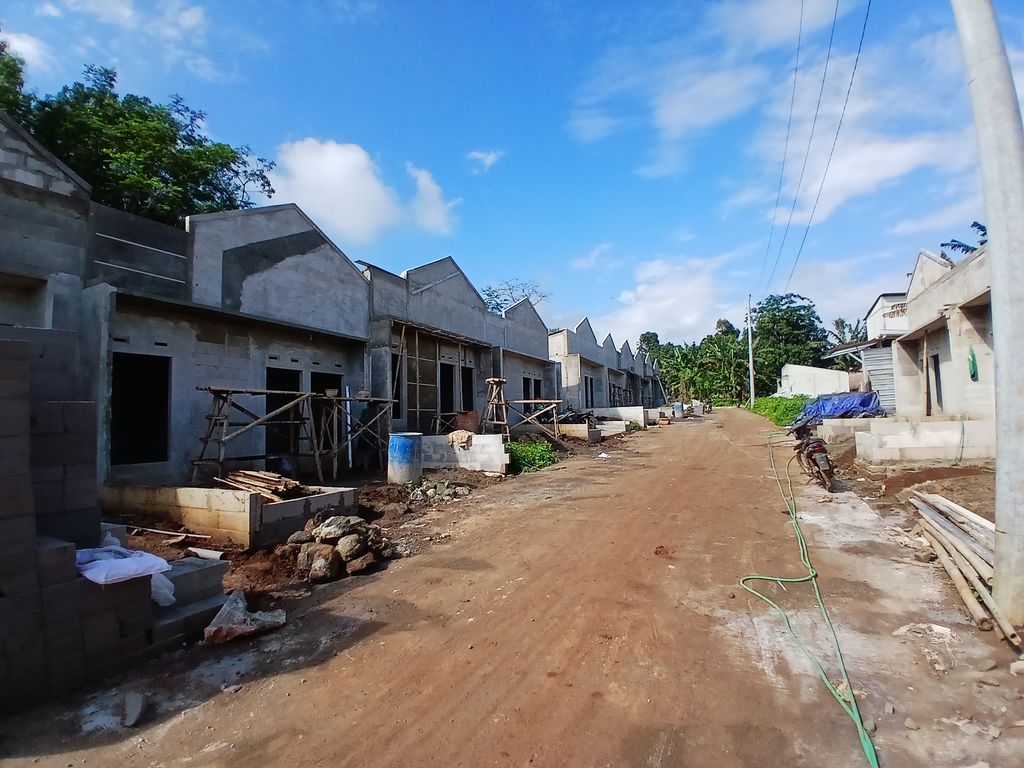 foto posisi tengah perumahan CASA TALENTA 2